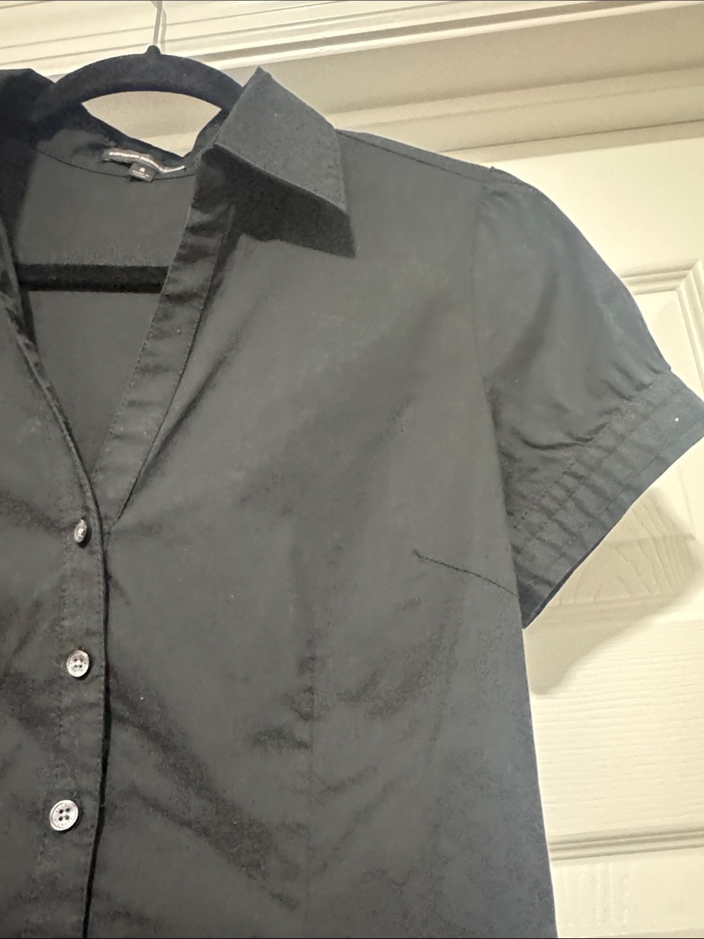 Express Women’s Black Short-Sleeve Button-Down Shirt - Picture 3 of 5